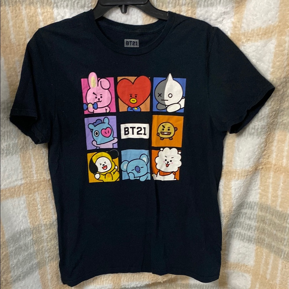 BT21 Black Graphic T-Shirt
